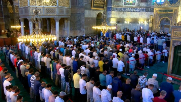 15 Temmuz şehitleri için Ayasofya ve Sultanahmet Camii'nde mevlid