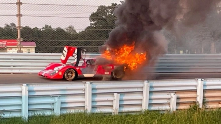 53 Yıllık Ferrari Le Mans Yarış Arabası Cayır Cayır Yandı