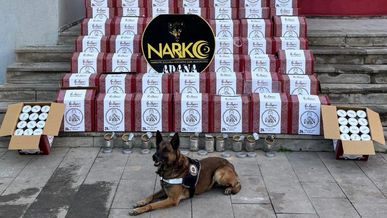 825 kilo eroini, eğitimli köpek koku almasın diye öğütülmüş kahvelerin altına gizlemişler