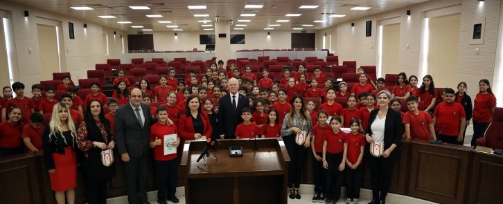 9 Eylül İlkokulu öğrencilerinden Meclis'e ziyaret