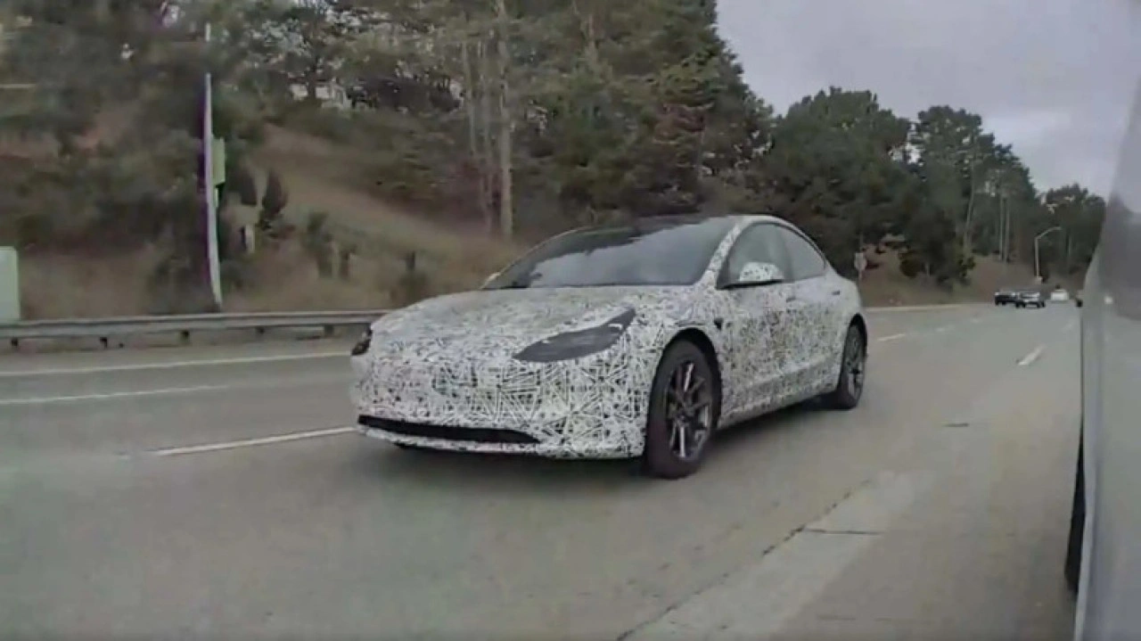 ABD'de Gizemli Bir Tesla Model 3 Görüntülendi