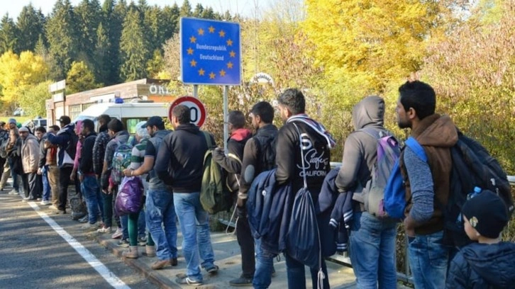 Almanya'dan Suriyelileri geri gönderme hamlesi