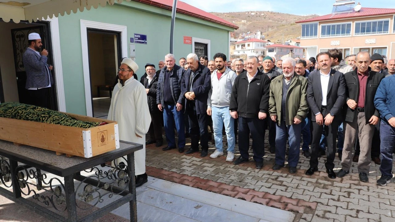 Annesini defnedecekti onu da toprağa verdiler!