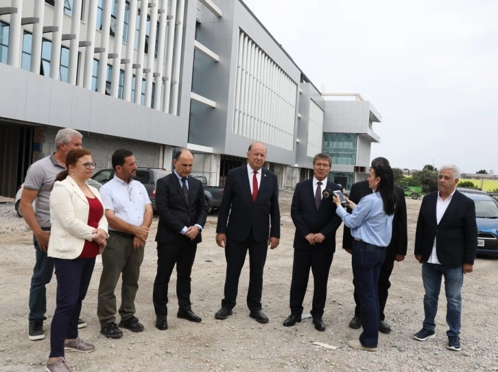 Başbakan Üsteli yıl sonunda tamamlanması hedeflenen Yeni Girne Hastanesi’nin inşaatını gezdi