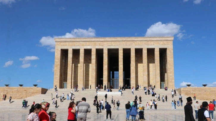 Bayram tatilinde Anıtkabir'e ziyaretçi akını