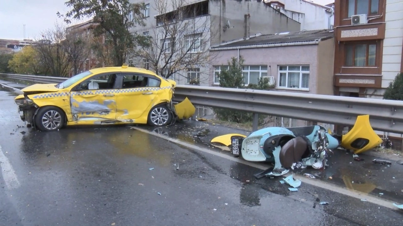 Bayrampaşa'da trafik kazası: 2 ağır yaralı