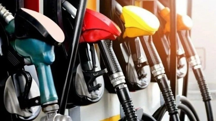 Benzine ve motorine zam geldi