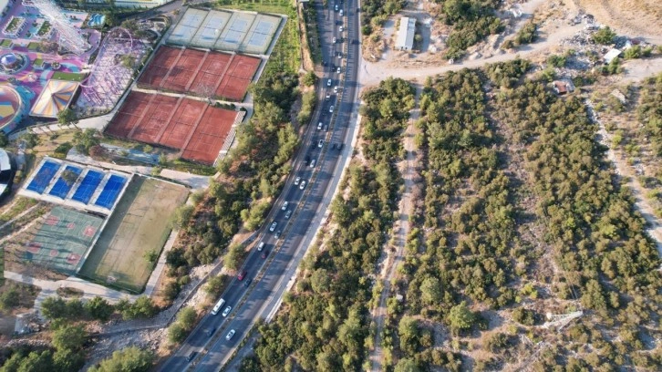 Bodrum'a tatilci akını sürüyor: 20 bin araç giriş yaptı