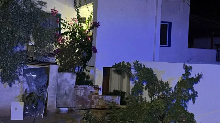 Bodrum'da evlerinin salonunda otururken silahlı saldırıya uğrayan 2 kişi öldü