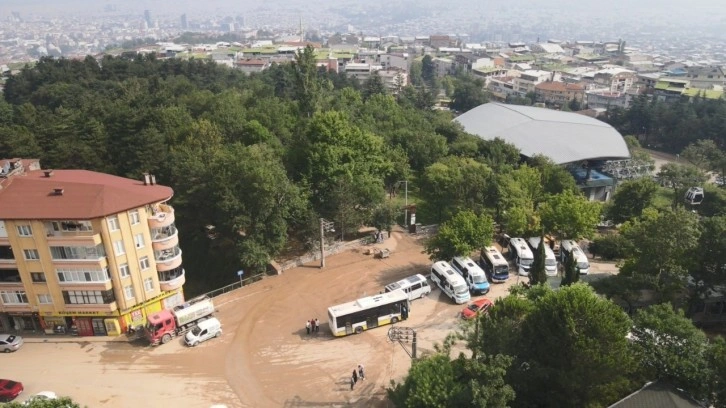 Bursa’daki sel! 600'ün üzerinde ihbar yapıldı, suya kapılan 5 araç zarar gördü