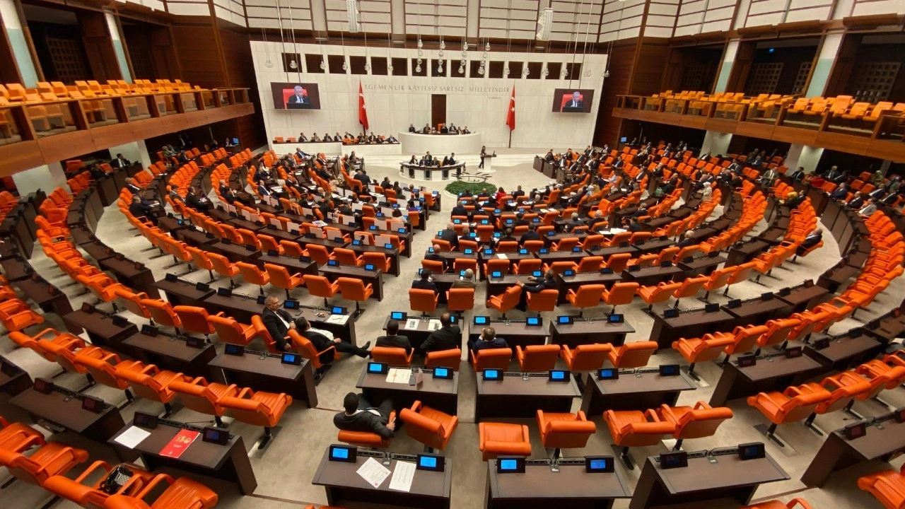 Bütçe görüşmelerinde 'teğmenler' gerginliği: Ara verildi