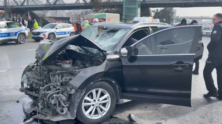 Büyükçekmece'de TIR'a arkadan çarpan otomobilin sürücüsü öldü