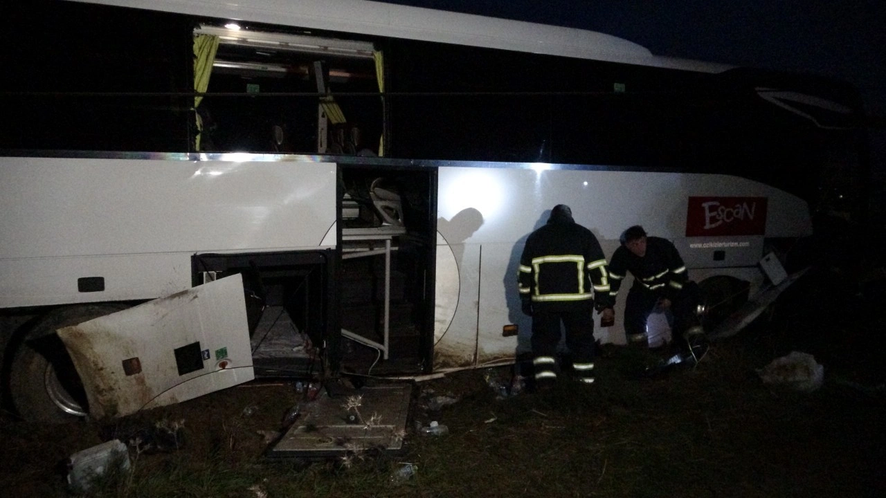 Çanakkale’de tur otobüsü yoldan çıktı; 11 yaralı