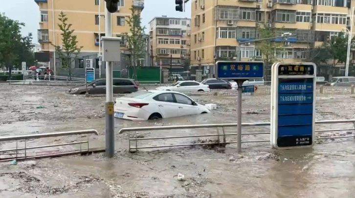 Çin'in başkenti Pekin şiddetli yağmurun etkisi altında