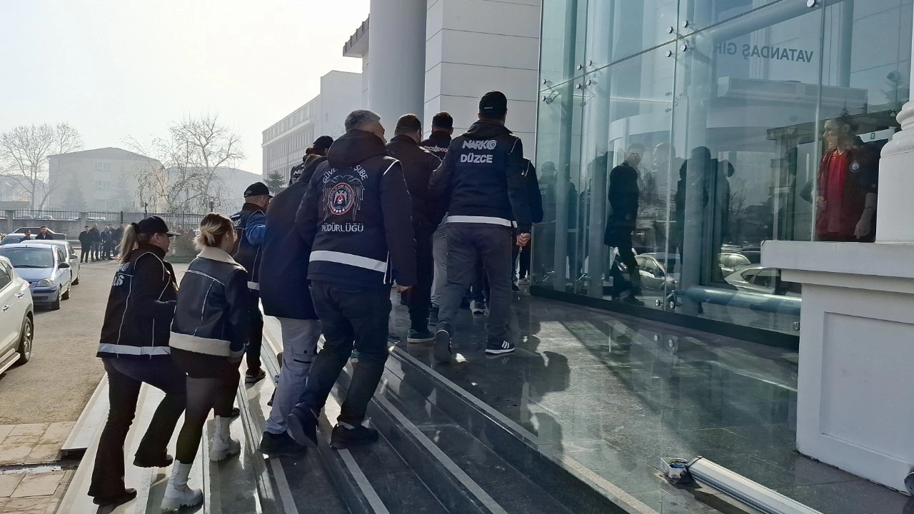 Düzce'de uyuşturucu kullananlara yönelik operasyon; 20 gözaltı