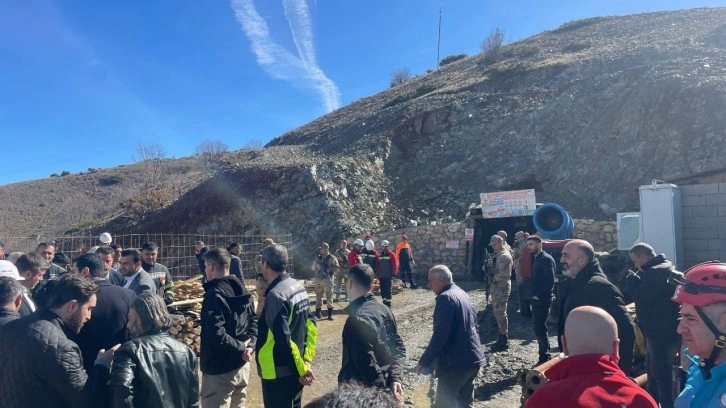 Elazığ'da göçük altında kalan 3 işçi kurtarıldı