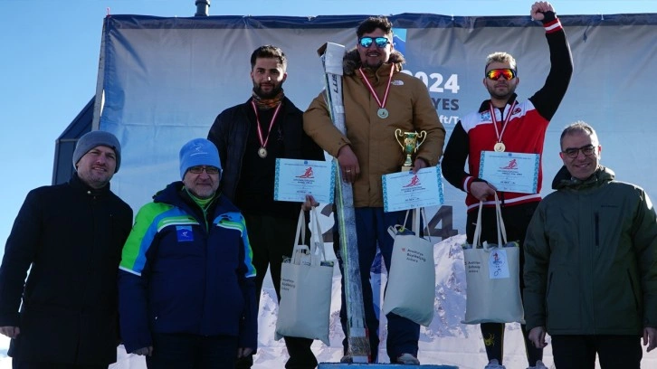 Erciyes'te diplomatik kayak ve snowboard yarışı