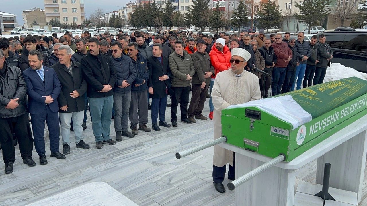 Eski nişanlısının pompalı tüfekle vurup öldürdüğü Beyza, toprağa verildi