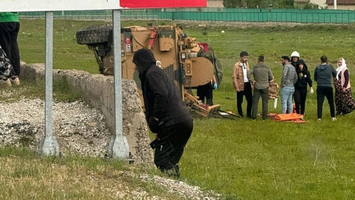 Hakkari'de askeri araç şarampole yuvarlandı: 2 yaralı