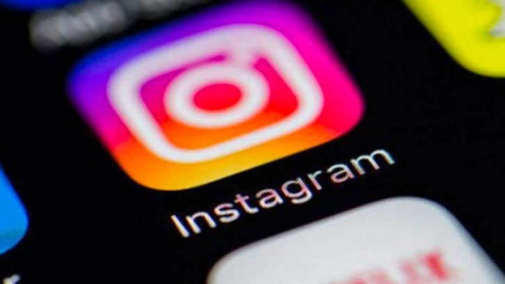 Instagram hikayesi için duvarda mahsur bıraktı: Yardımına itfaiye koştu