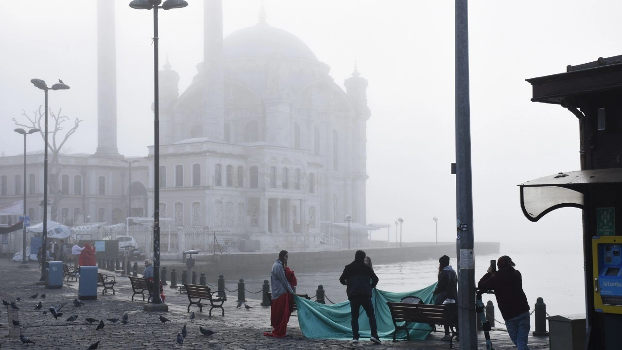 İstanbul Boğazı çift yönlü olarak gemi trafiğine kapatıldı