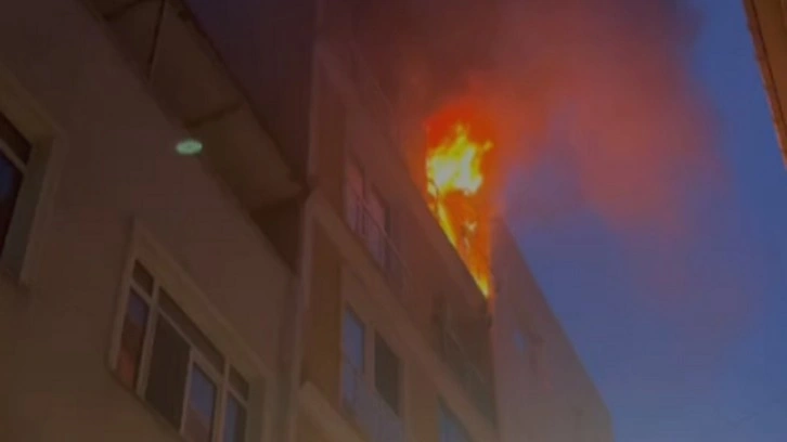 İstanbul'da feci yangın: Buzdolabı patladı, ev alev alev yandı!