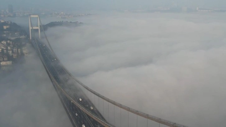 İstanbul'da sis etkili oldu: Boğazda gemi trafiği durdu