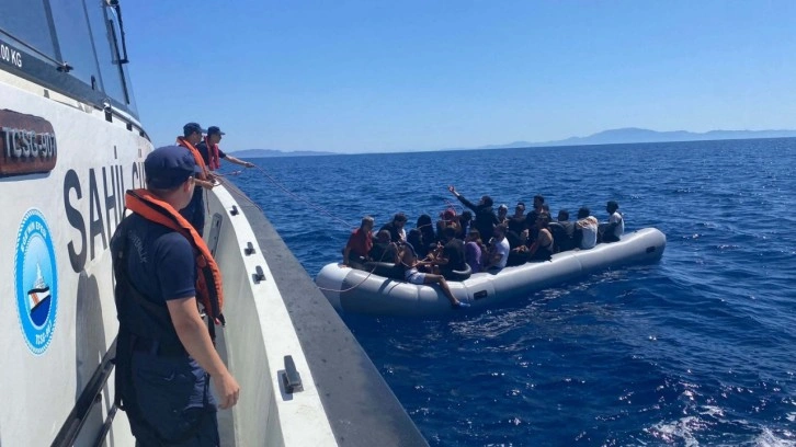 İzmir açıklarında 59 düzensiz göçmen kurtarıldı