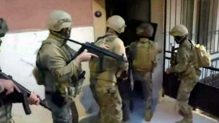 İzmir'de FETÖ operasyonu: 4 gözaltı