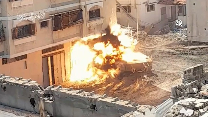 Kassam Tugayları, Şifa Hastanesi çevresindeki İsrail tanklarını hedef aldığı görüntüleri paylaştı
