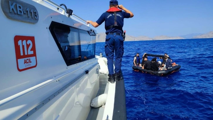 Marmaris açıklarında 20 kaçak göçmen kurtarıldı