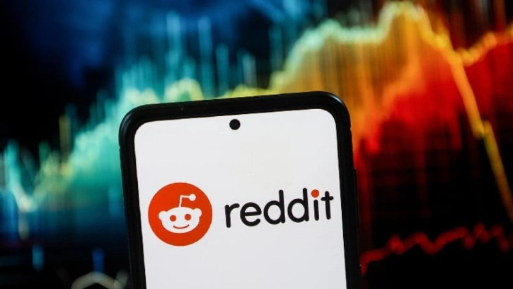 Reddit Resmen Halka Arz Oldu: Hisse Fiyatı Uçuşa Geçti!