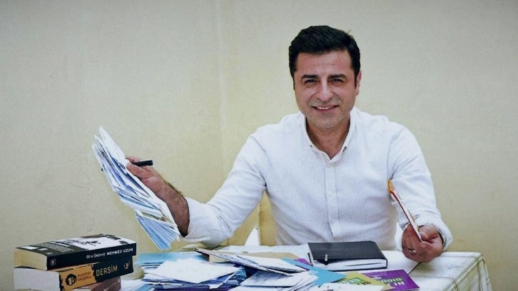 Selahattin Demirtaş ile ilgili yeni karar! Avukatları duyurdu. Üst araması kararından vazgeçildi