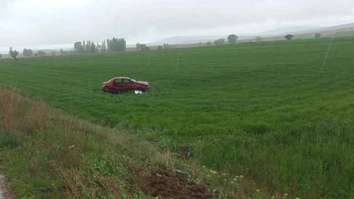 Sivas’ta otomobil şarampole devrildi: 2 ölü, 5 yaralı