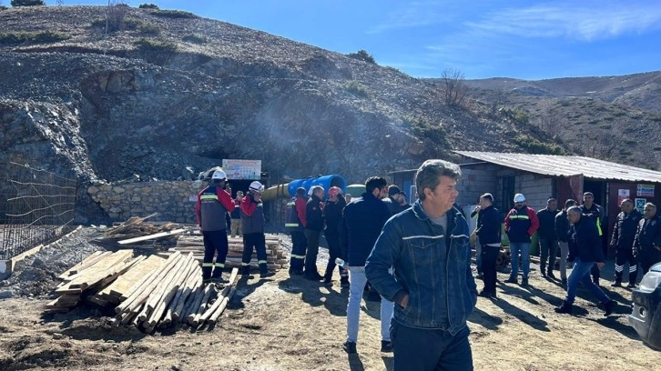 SON DAKİKA... Elazığ'da maden ocağında göçük! Toprak altında kalan 4 işçi kurtarıldı