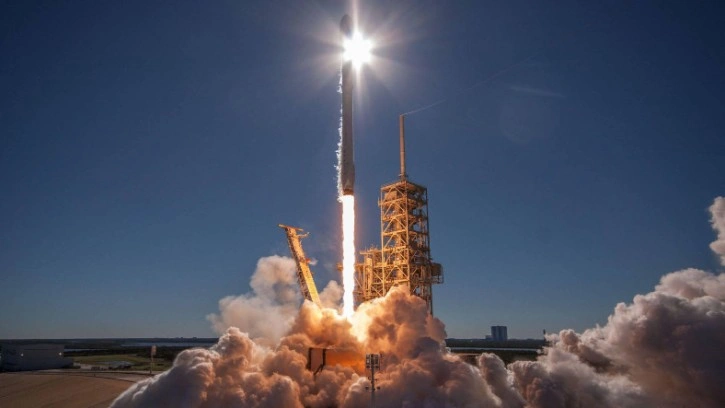 SpaceX Falcon 9'a Uçuş Yasağı