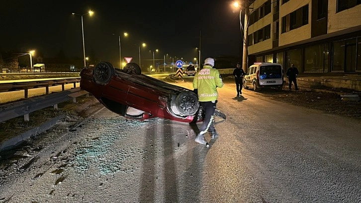 Takla atan otomobili bırakıp kaçtılar