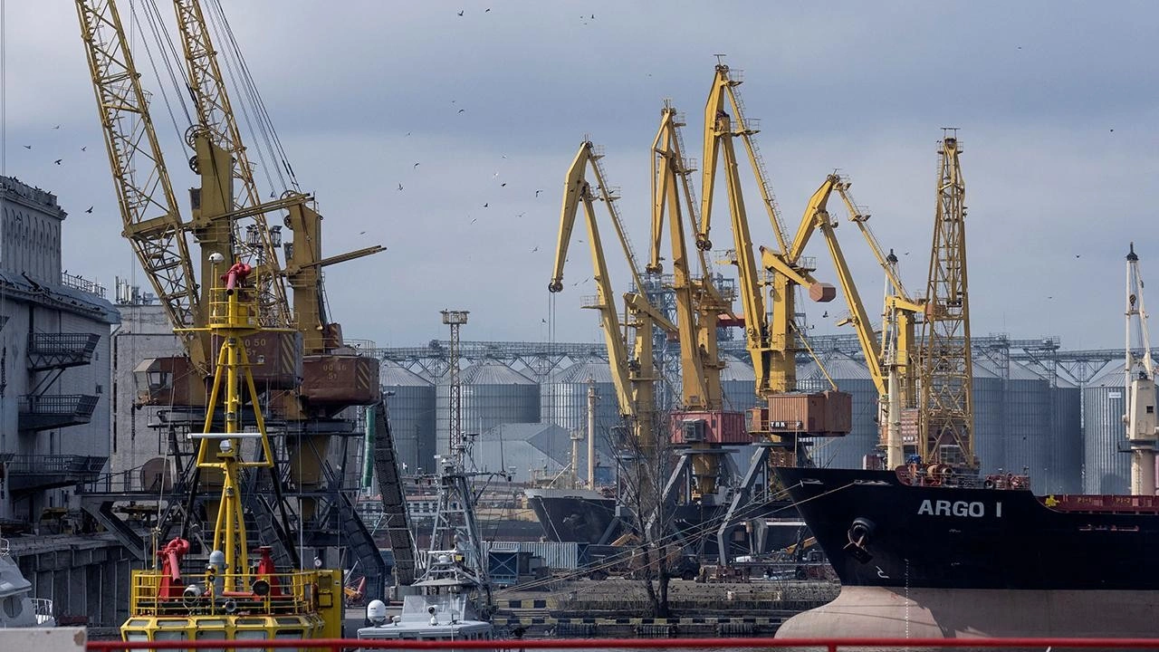 Ukrayna: Rusya'nın Odessa'da limana düzenlediği saldırıda 5 kişi öldü, 9 kişi yaralandı