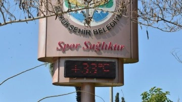 Adana 33 dereceyi gördü; parklar doldu!