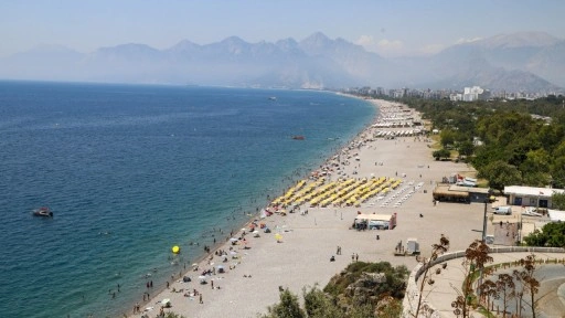 Antalya'da kasım sonunda denize girdiler