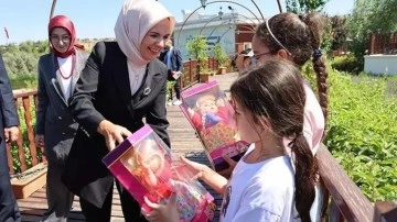 Bakan Göktaş, Gazzeli çocukların oyunlarına eşlik etti