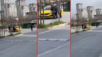 Başakşehir'de taksiciyle yabancı uyruklu kadın yolcu arasındaki kavga kamerada