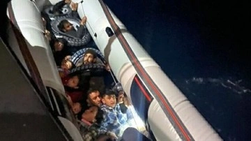 Batma tehlikesi olan bottaki 10 kaçak göçmen kurtarıldı