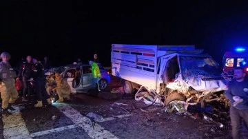 Bingöl'de otomobil ile kamyonet çarpıştı: 2 ölü, 5 yaralı