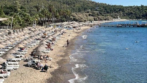 Bodrum'da 'sarı yaz' hareketliliği; turistler denize girdi