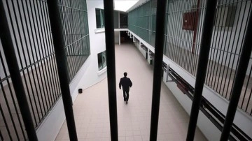 Cezaevinde seks skandalı! Gardiyan mahkumdan hamile kaldı