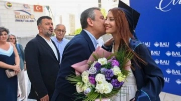 CHP lideri Özgür Özel, kızının mezuniyet törenine katıldı