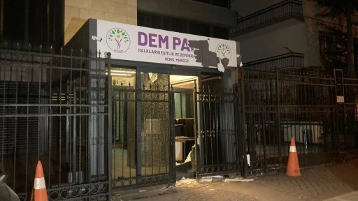 DEM Parti Genel Merkezi'ne taşlı saldırı; 1 gözaltı