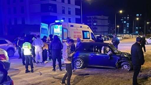 Edirne’de iki otomobilin çarpıştığı kaza kamerada: 4 yaralı