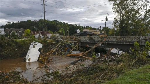 Florida'da Milton Kasırgası uyarısı nedeniyle yüzlerce kişi okula sığındı